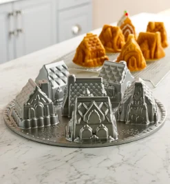 Lee Valley Cozy Village Pan