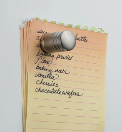 Lee Valley Customizable Fridge Magnet Bases