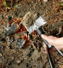 Lee Valley Folding Shovel