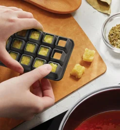 Lee Valley Garlic Freezer Tray