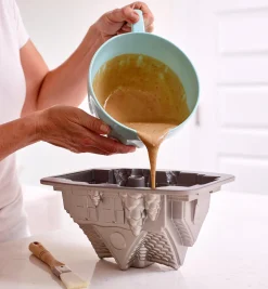 Lee Valley Gingerbread House Bundt Pan