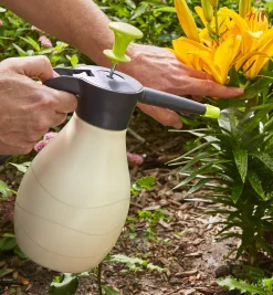 Lee Valley Hand-Held 1.5 Litre Pressure Sprayer