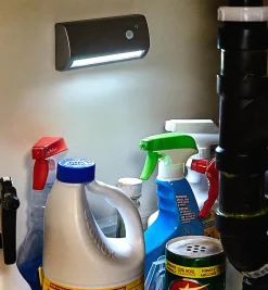 Lee Valley Indoor/Outdoor Motion-Activated Light