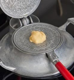 Lee Valley Krumkake & Pizzelle Iron