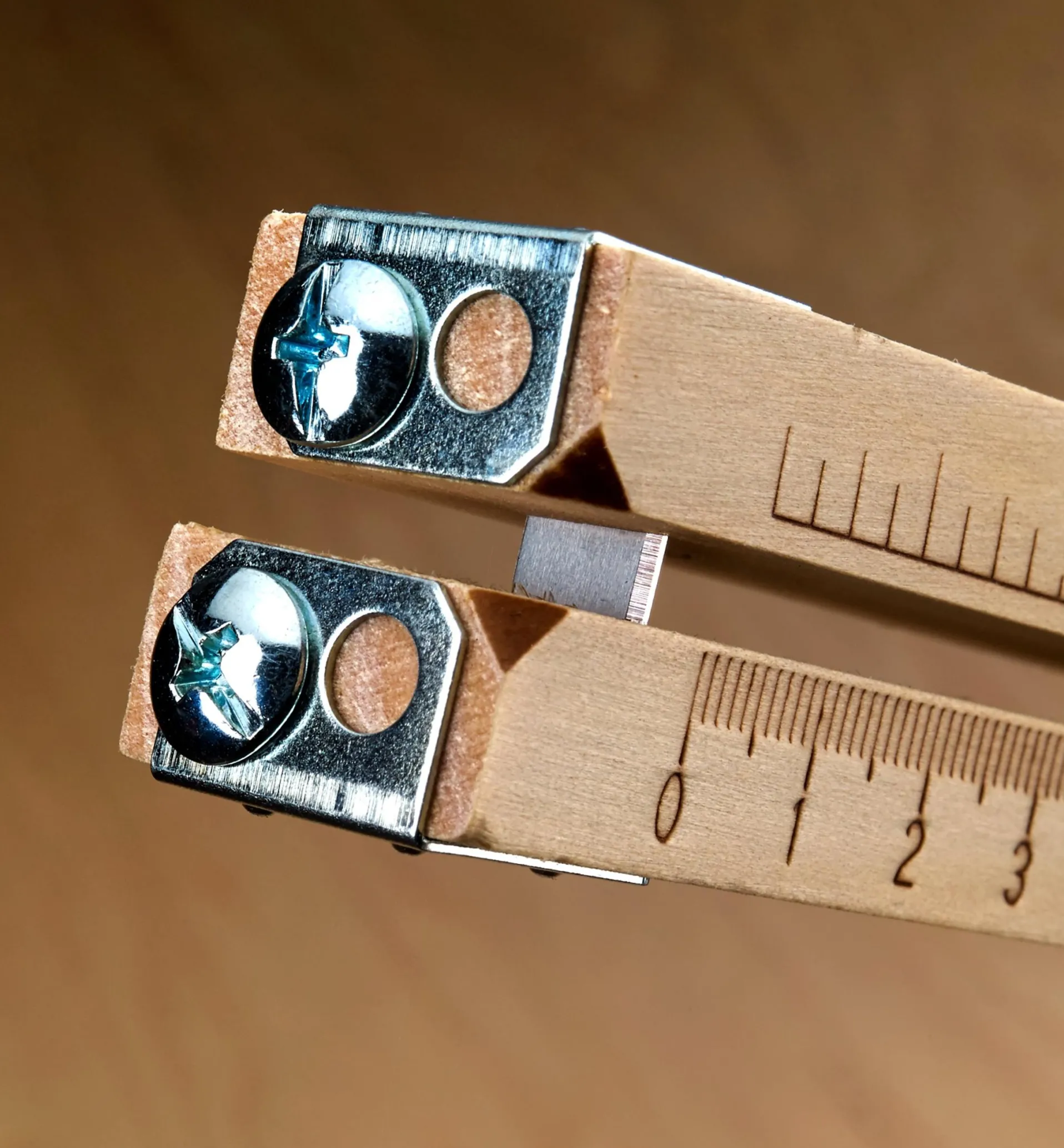 Lee Valley Leather Strap Cutter