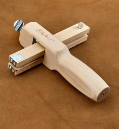 Lee Valley Leather Strap Cutter