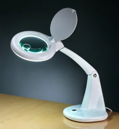Lee Valley LED Tabletop Magnifying Lamp
