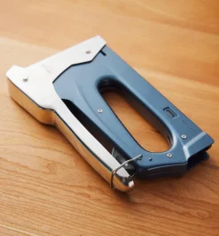 Lee Valley Light-Touch Steel Staple Gun