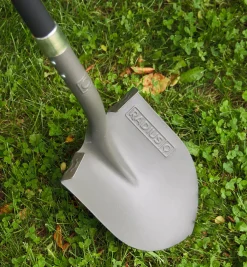 Lee Valley Long-Handled Round-Point Shovel