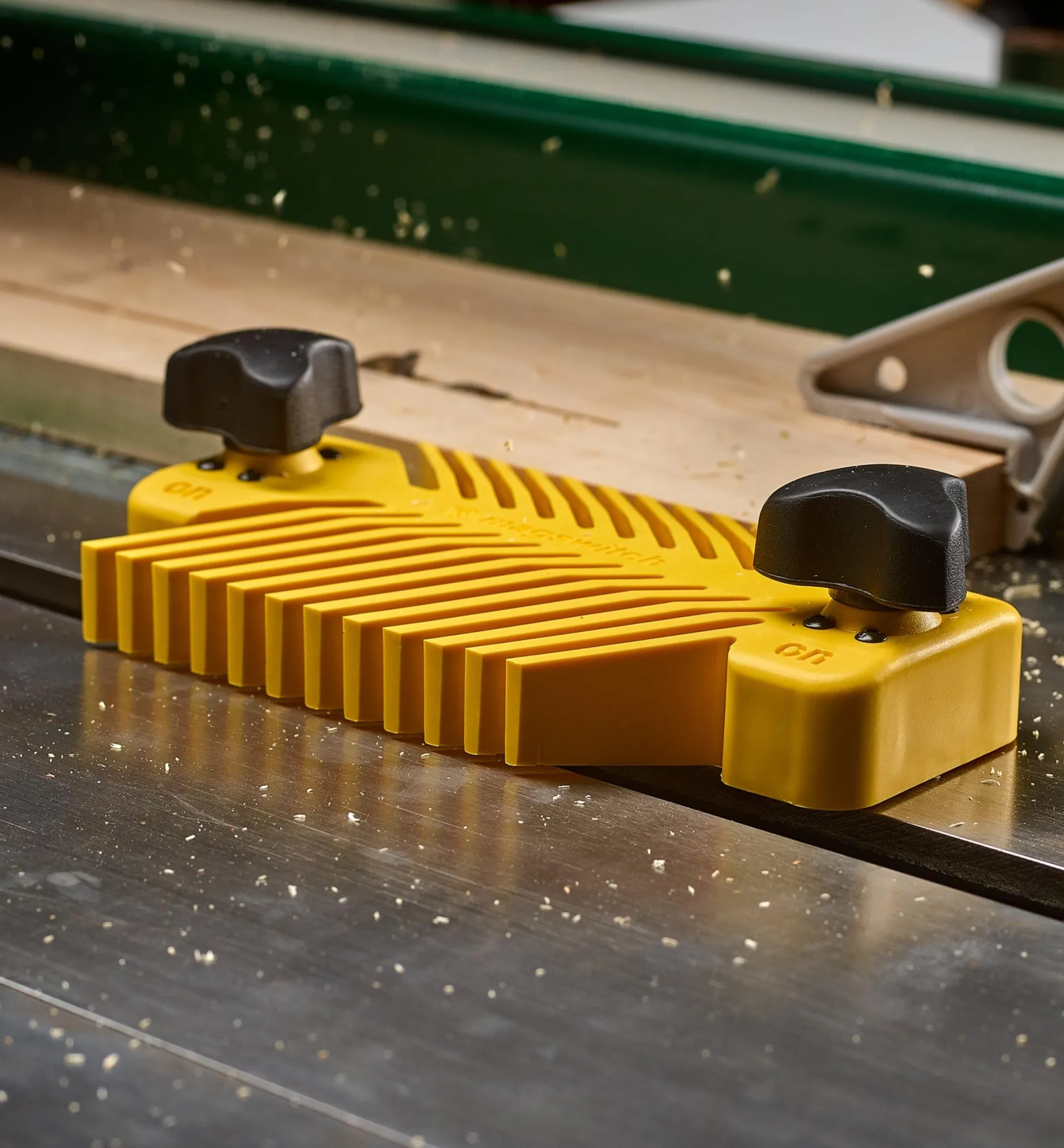 Lee Valley MagSwitch Universal Featherboard