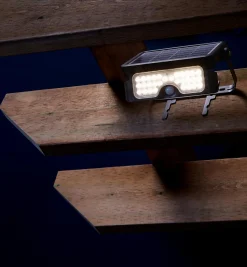 Lee Valley Motion-Sensing Solar LED Floodlight