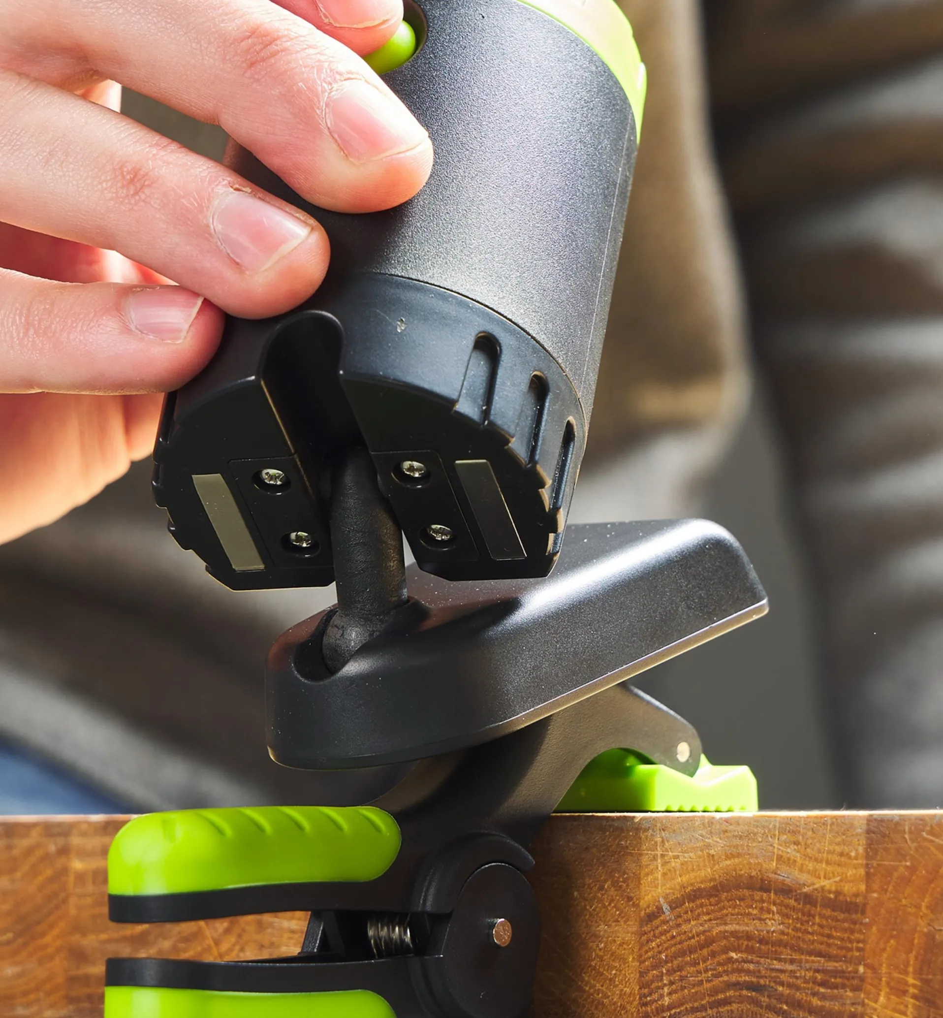 Lee Valley Pair Of Rechargeable Clip Lights