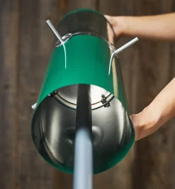 Lee Valley Pole-Mounted Squirrel-Proof Bird Feeder