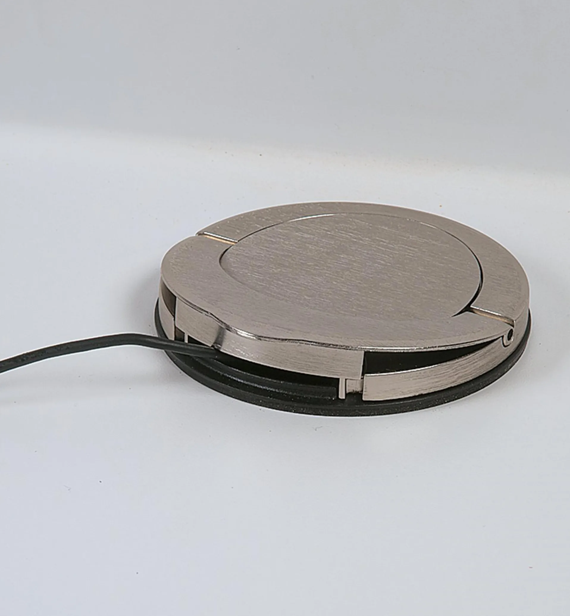 Lee Valley Pull-Out Power Bar