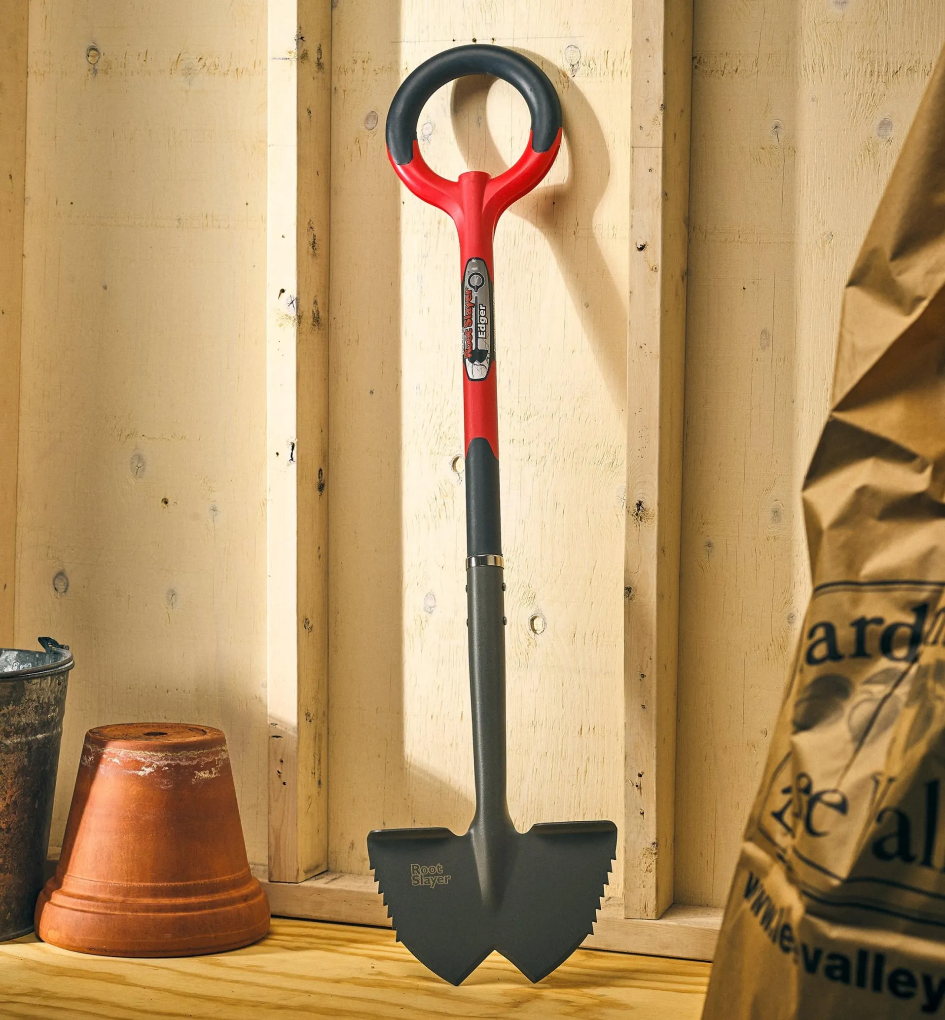 Lee Valley Radius Root-Cutter Lawn Edger