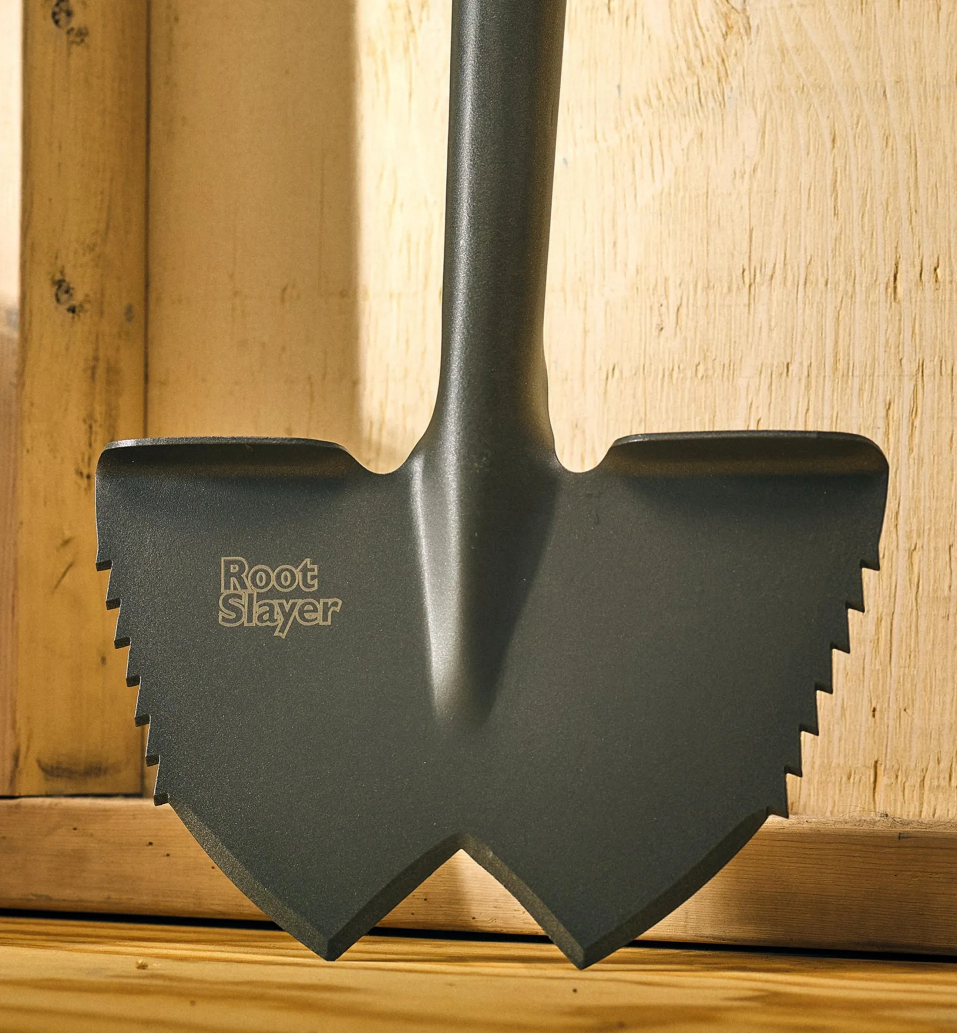 Lee Valley Radius Root-Cutter Lawn Edger