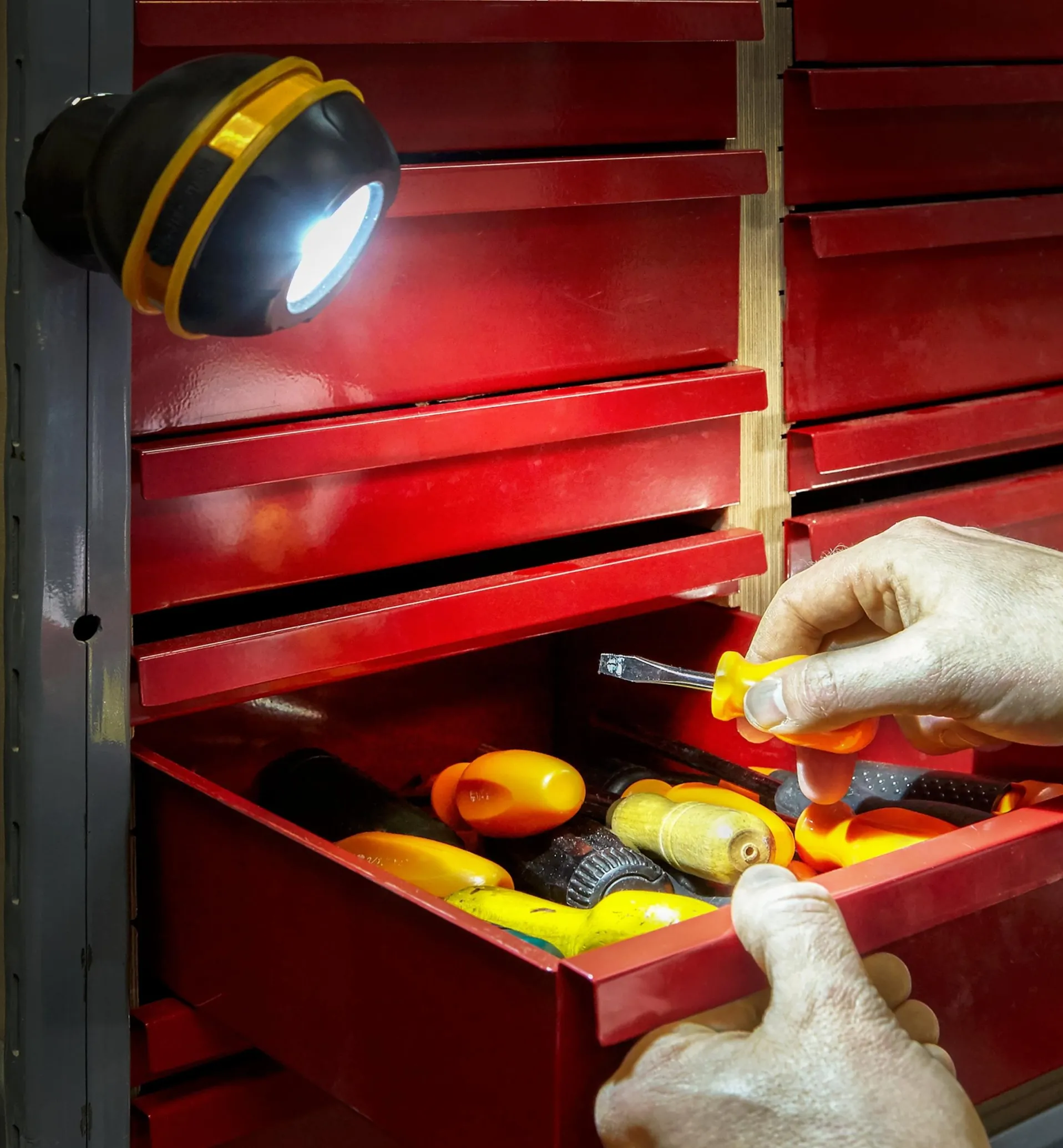 Lee Valley Rechargeable Heavy-Duty Magnetic LED Orb Light