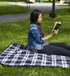 Lee Valley Tartan Outdoor Lined Blanket