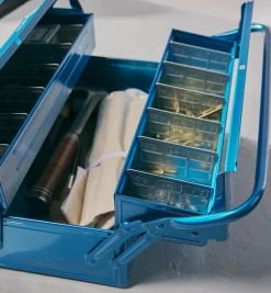 Lee Valley Toyo Large Cantilevered Toolbox