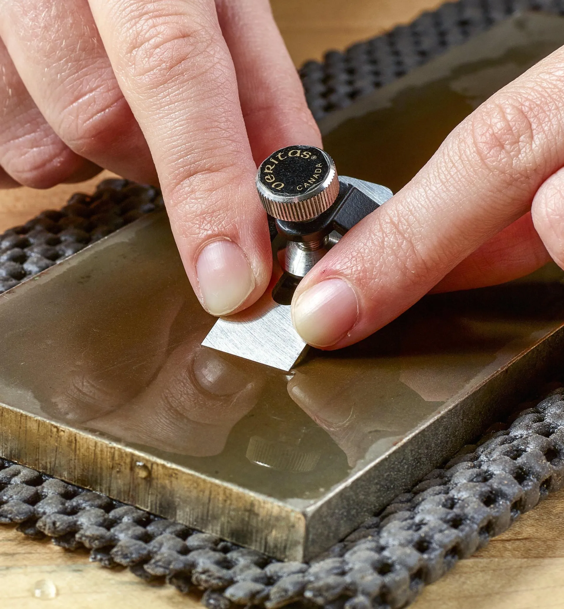 Lee Valley Veritas Miniature Honing Guide