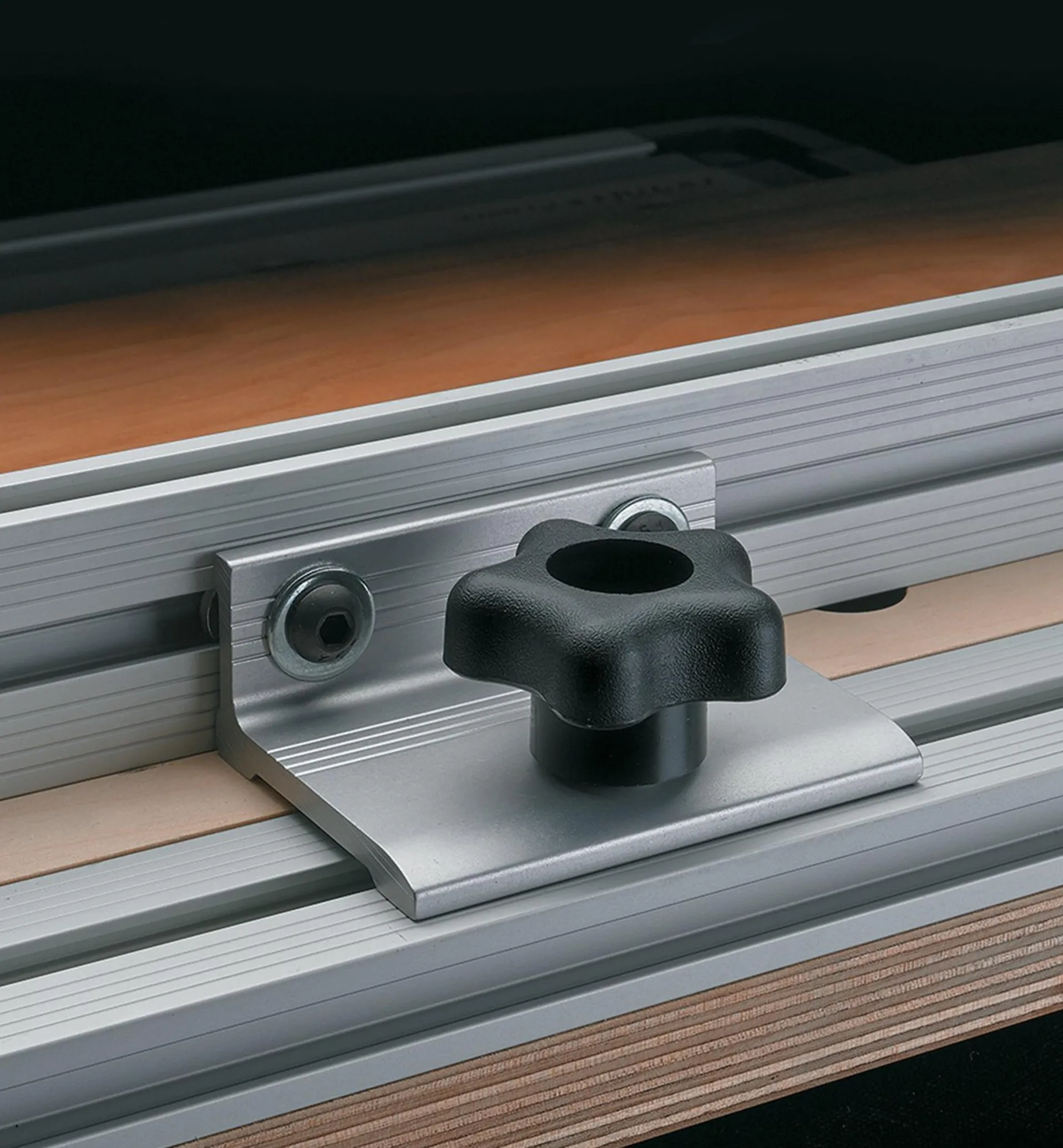 Lee Valley Veritas T-Track Elbow Bracket