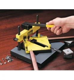 Lee Valley V-Nail Press