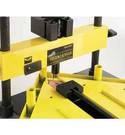 Lee Valley V-Nail Press