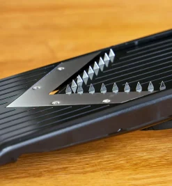 Lee Valley V-Slicer With Julienne Blade